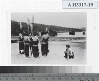 藏品(臺灣原住民風俗照片：日月潭邵族杵歌)的圖片